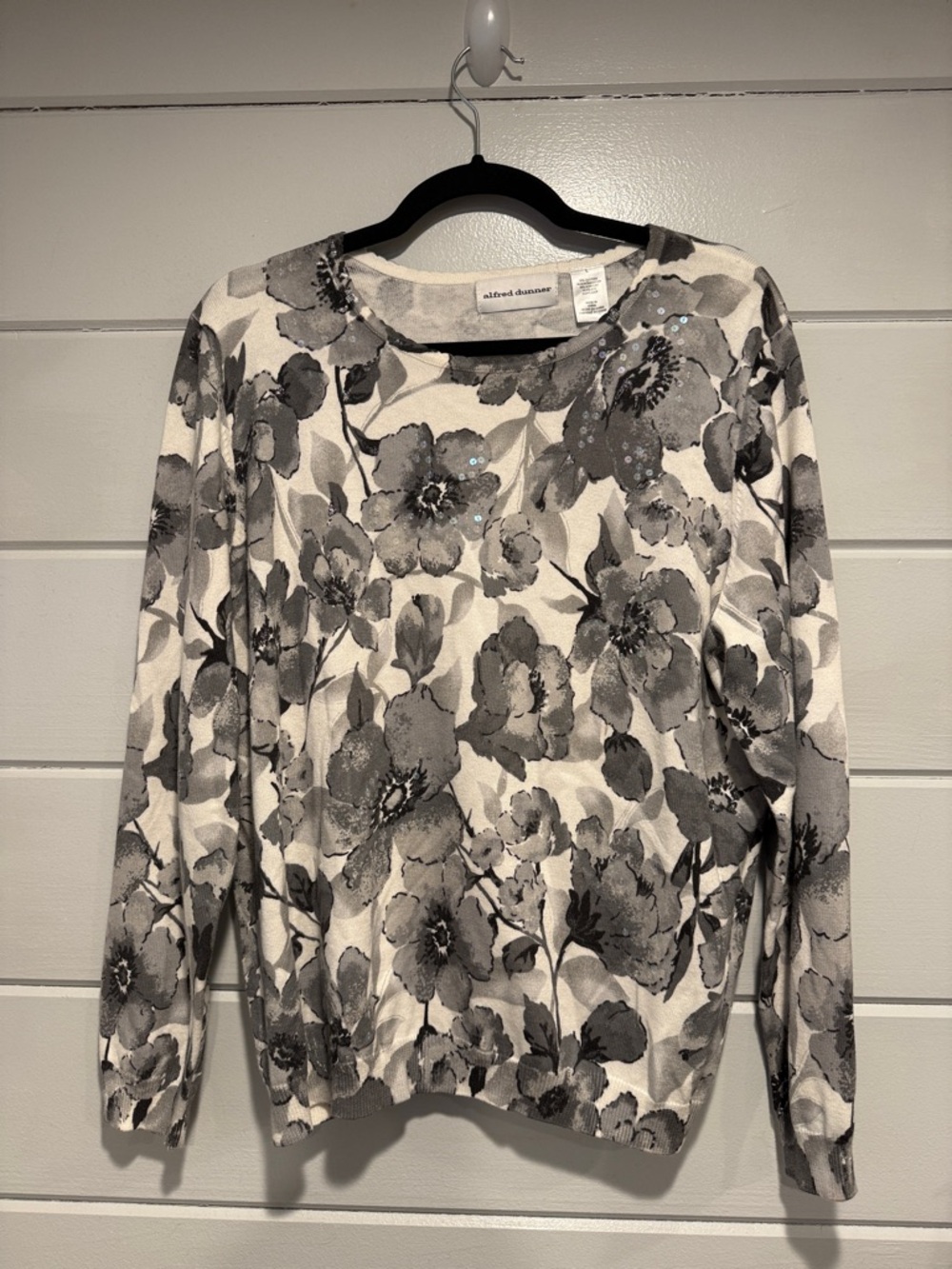 Alfred Dunner white and Gray Floral Knit Top size - Large